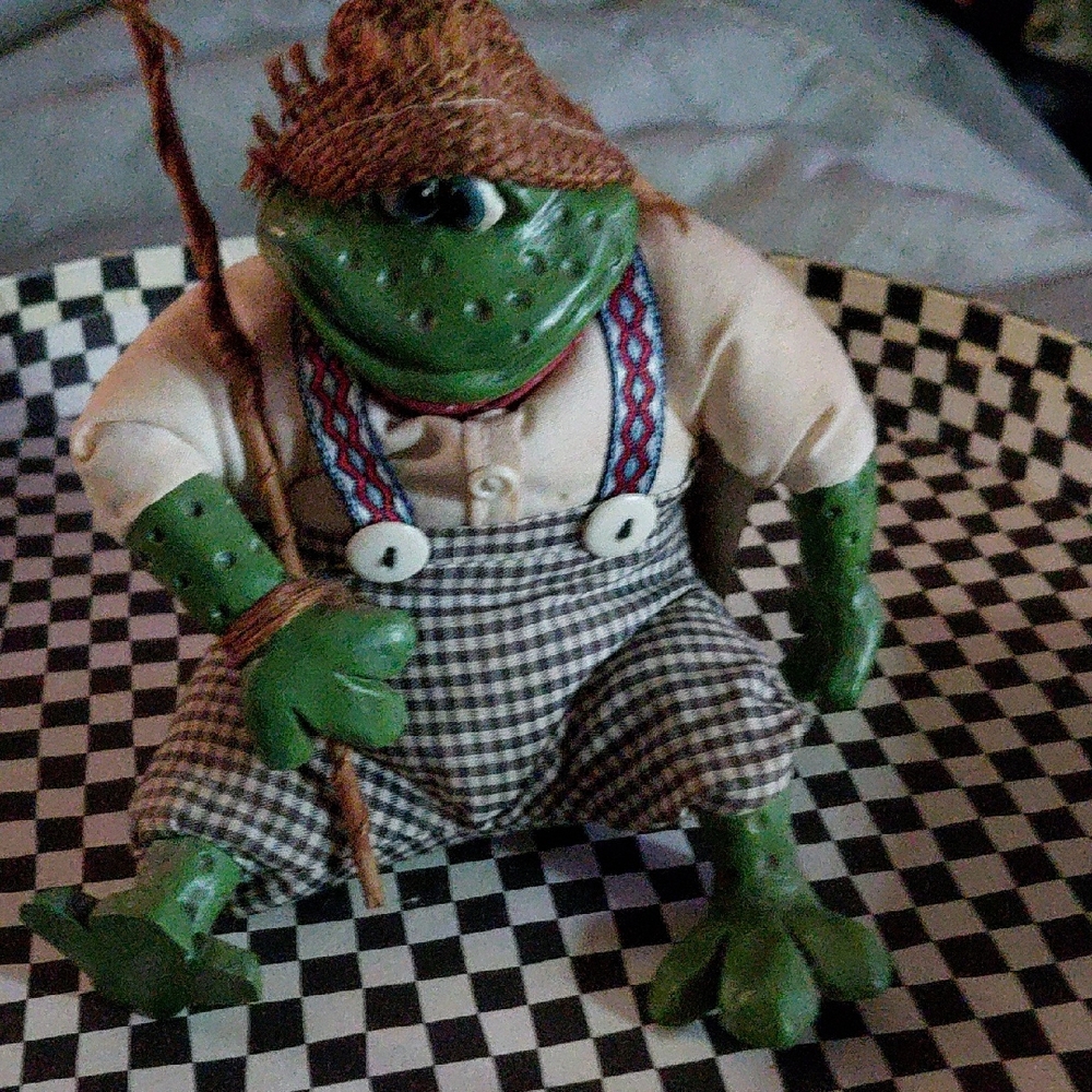 Russ Vintage Green Frog Fun Fisherman with Plaid Overalls and Straw Hat EUC